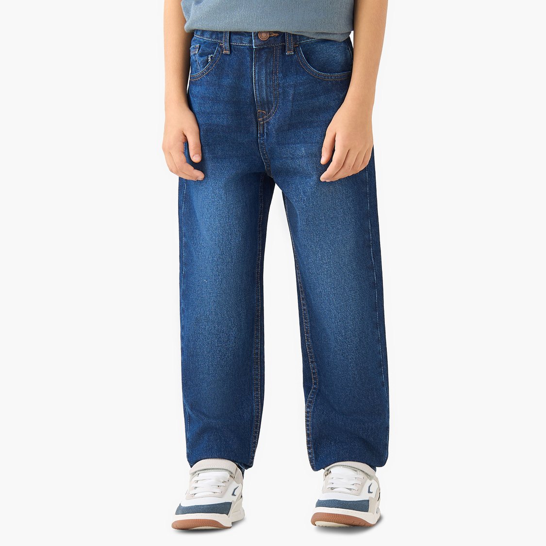 Juniors Washed Straight Fit Jeans