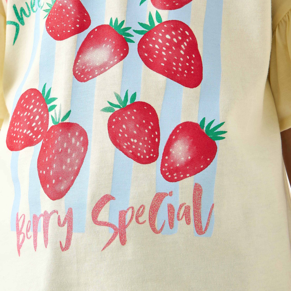 Juniors Strawberry Print T-shirt