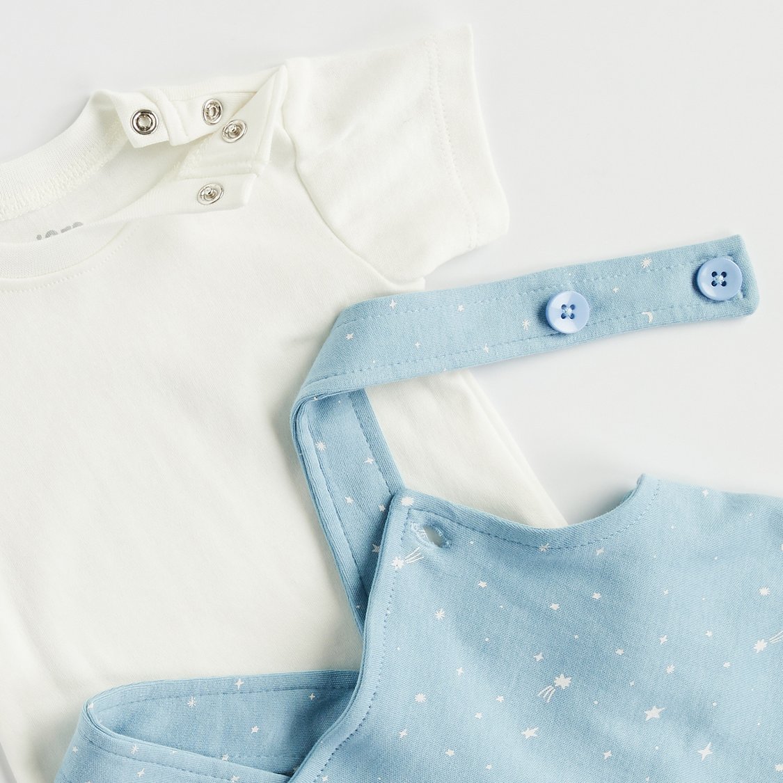 Juniors Solid T-shirt and Printed Dungaree Set