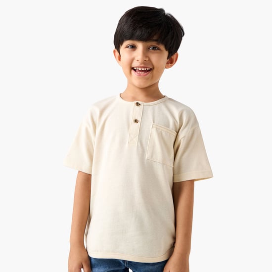 Juniors Textured Henley T-shirt with Short Sleeves