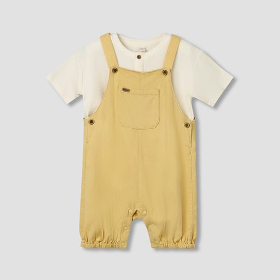 Giggles Solid T-shirt and Dungaree Set