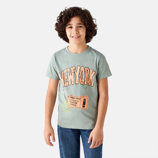 Juniors Typographic Print Short Sleeves T-shirt