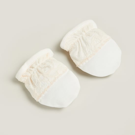 Giggles Lace Detail Mittens