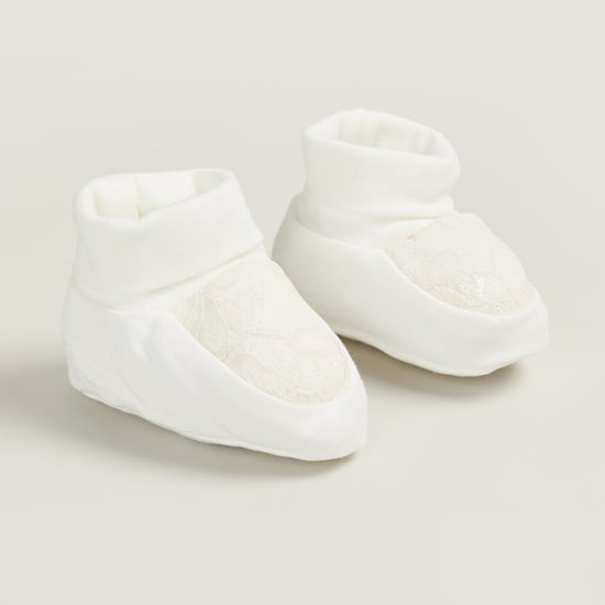 Giggles Lace Booties
