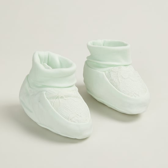 Giggles Lace Booties