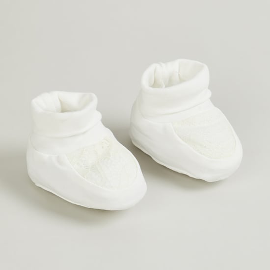 Giggles Lace Booties