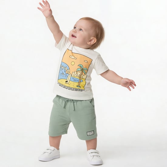 Juniors Graphic Print T-shirt
