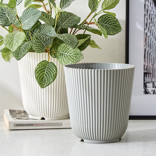 Nomad Viksa Polypropylene Ribbed Planter