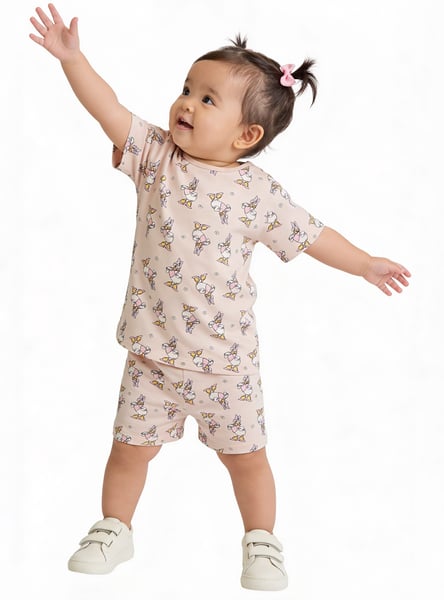 Juniors Daisy Duck Print T-shirt and Shorts Set