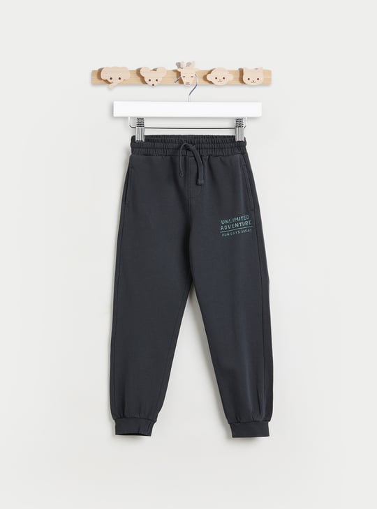 Juniors Printed T-shirt and Joggers Set