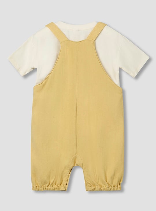 Giggles Solid T-shirt and Dungaree Set