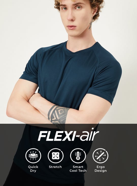 Men Slim Fit Solid Athleisure T-shirt