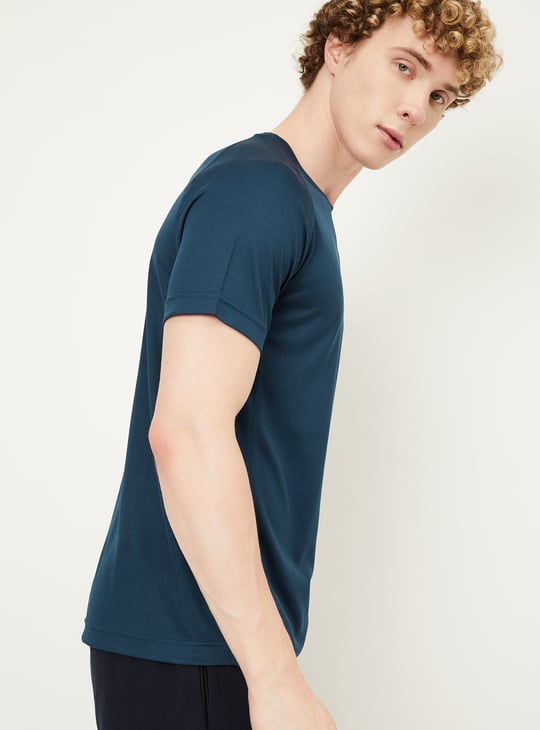 Men Slim Fit Solid Athleisure T-shirt