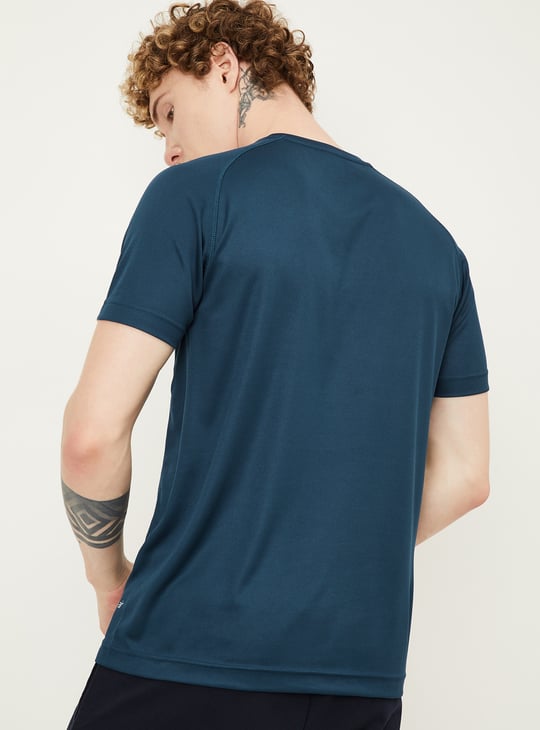 Men Slim Fit Solid Athleisure T-shirt