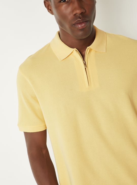 Men Solid Zipper Polo T-shirt