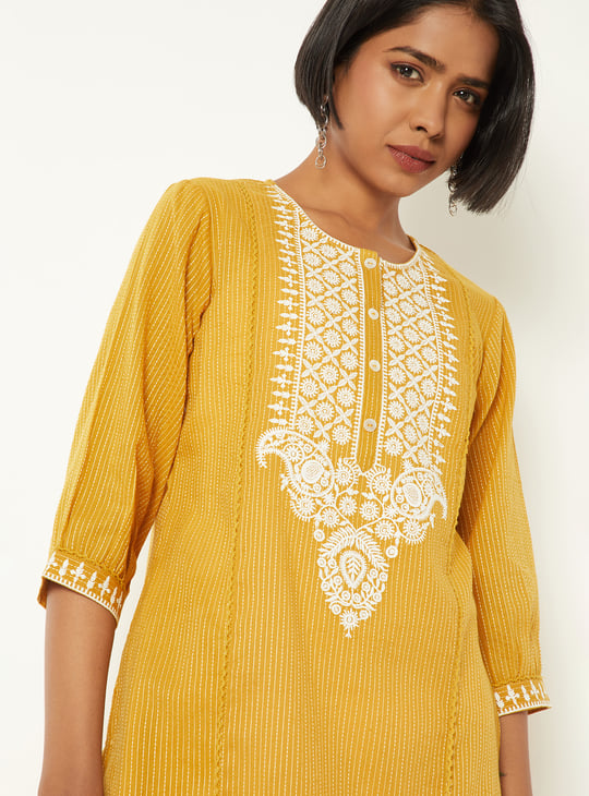 Women Embroidered Straight Kurta