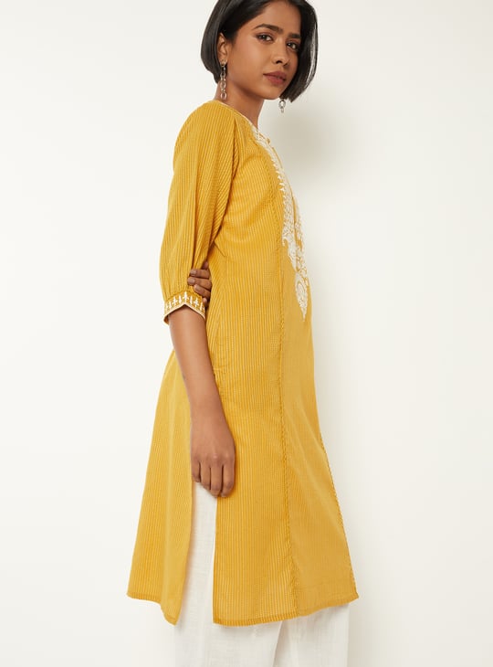 Women Embroidered Straight Kurta