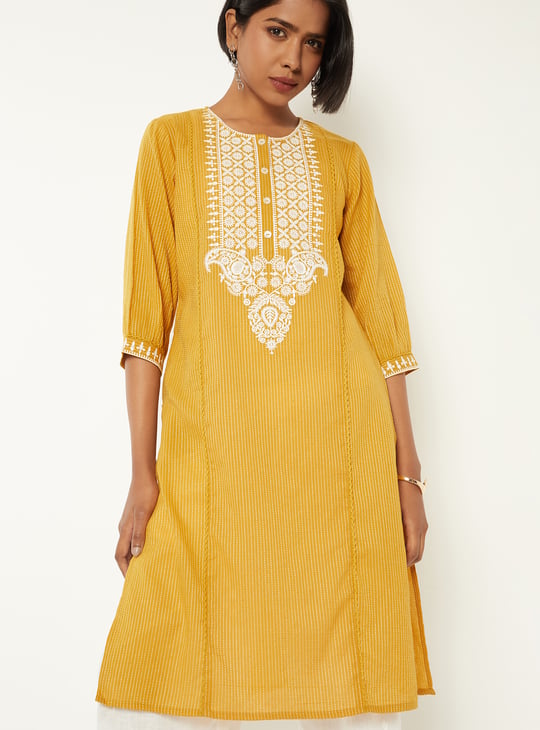 Women Embroidered Straight Kurta