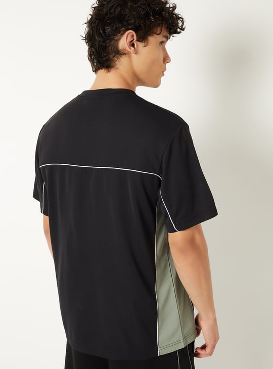 Men Typography Print Sports T-shirt