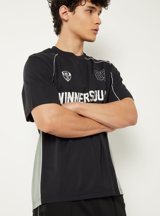 Men Typography Print Sports T-shirt