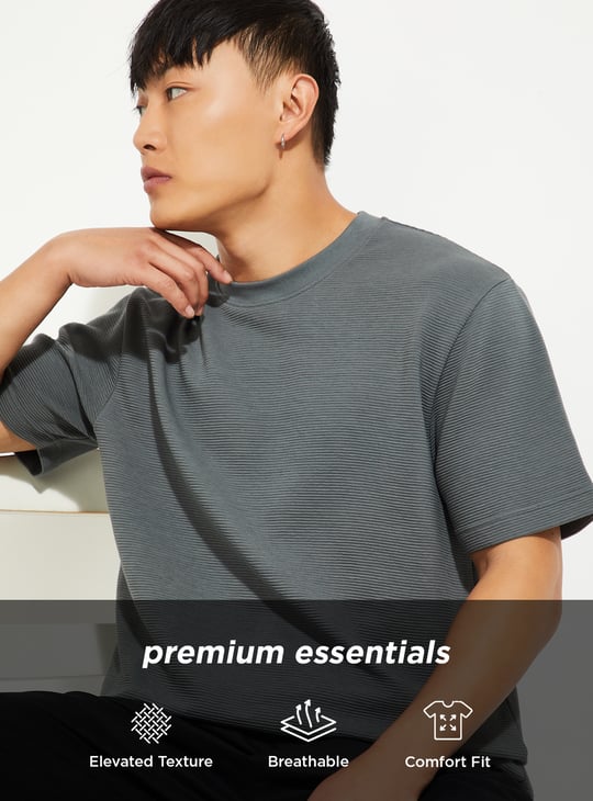 Buy Men Textured T-shirt Online at just Rs. 599.0 - 1000016401234