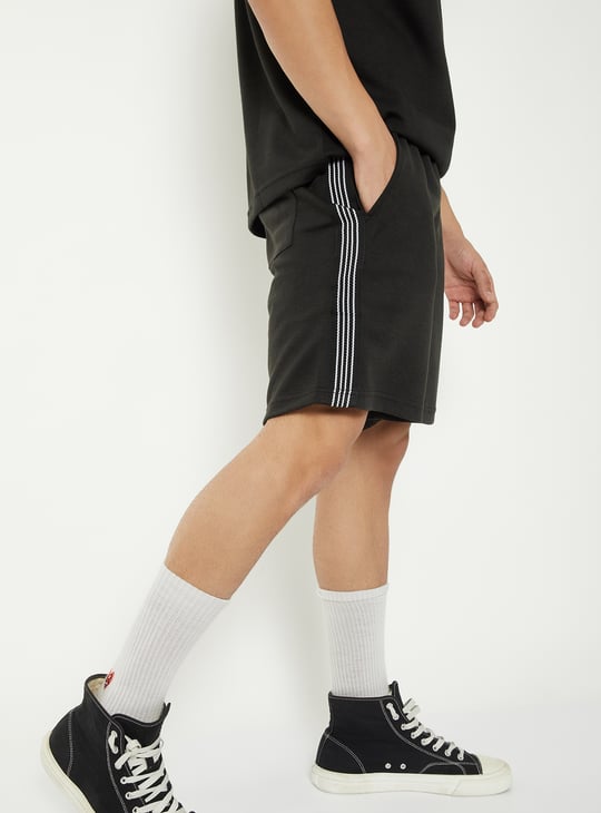 Men Striped Taping Sports Shorts