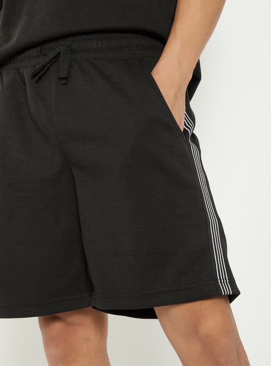 Men Striped Taping Sports Shorts