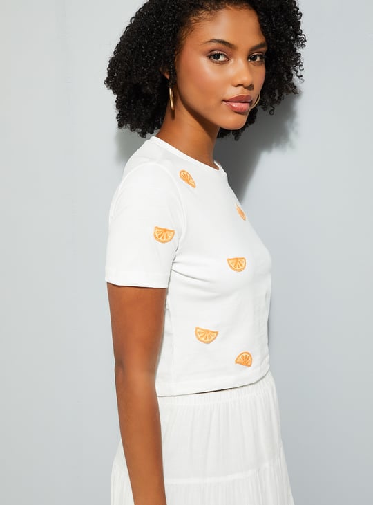 URB_N Women Embroidered T-shirt