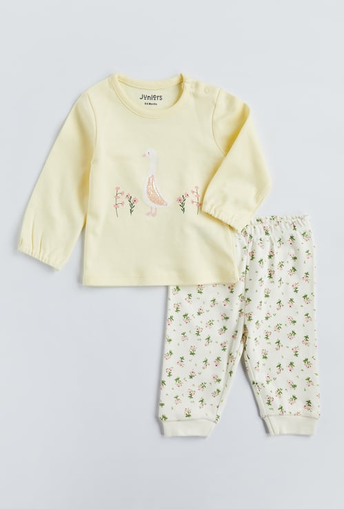 Juniors Printed T-shirt And Joggers Set