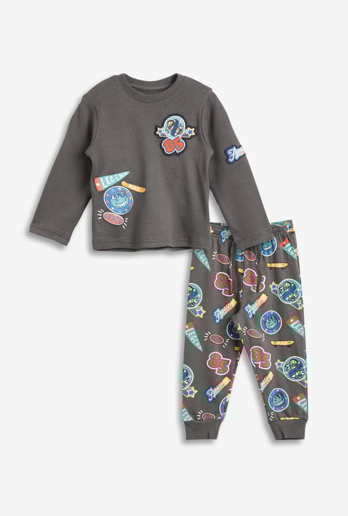 Juniors Printed T-shirt and Joggers Set