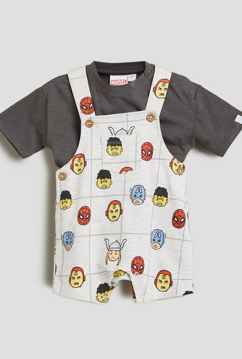 Juniors Avengers Print Dungaree And T-shirt Set