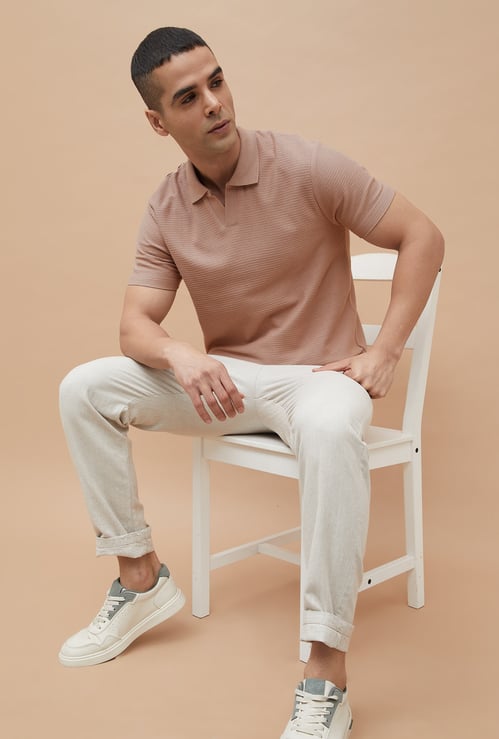 CODE UNWIND Textured Johnny Collar T-shirt