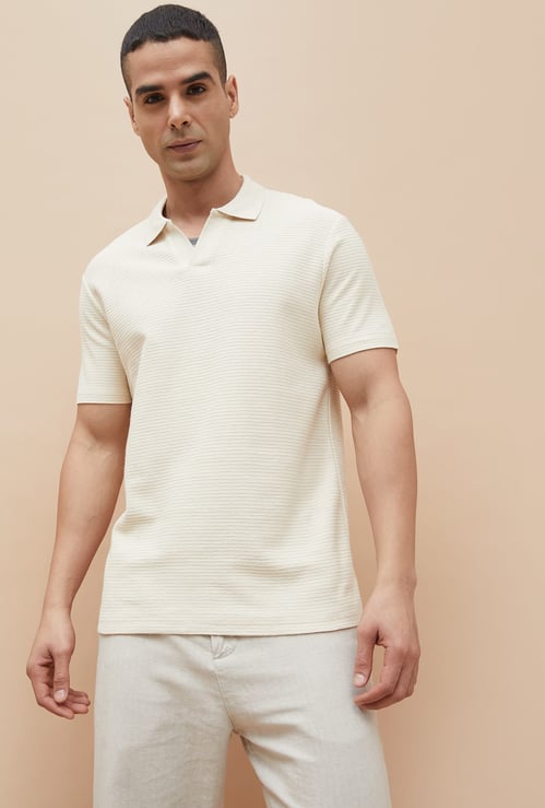 CODE UNWIND Textured Johnny Collar T-shirt