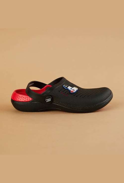 FAME FOREVER Boys Charm Detail Clogs