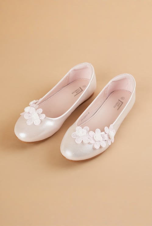 FAME FOREVER Girls Floral Appliqued Ballet Flats