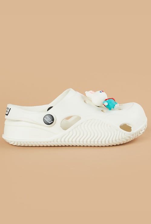 FAME FOREVER Gibbitz Detailed Clogs