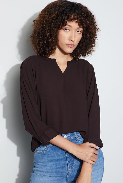 FAME FOREVER Textured Band Collar Top