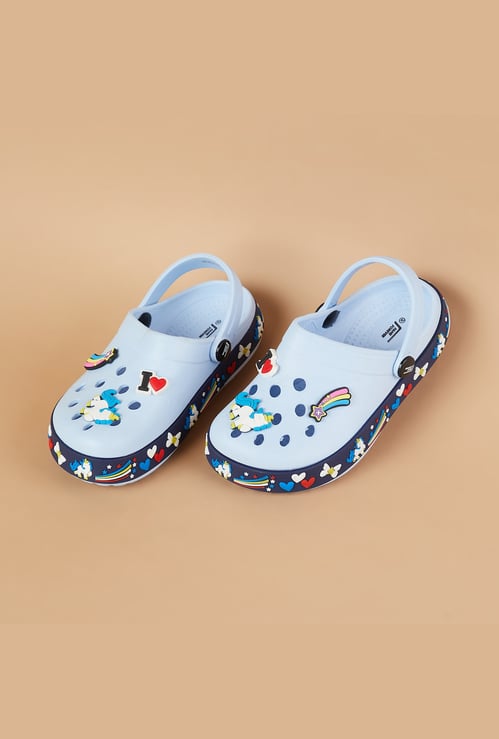FAME FOREVER Boys Charm Detail Clogs