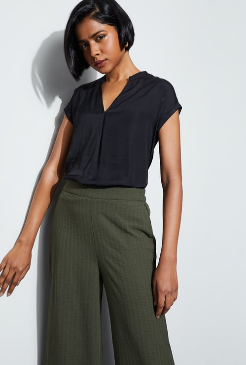 CODE CLASSIC Solid V-Neck Button Closure Top