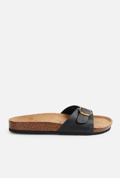 INC.5 Buckle Flats