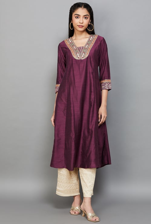 SPAN Embroidered V-Neck Straight Kurta