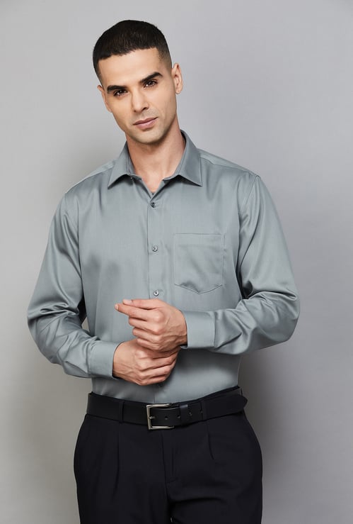 VAN HEUSEN Solid Regular Fit Formal Shirt