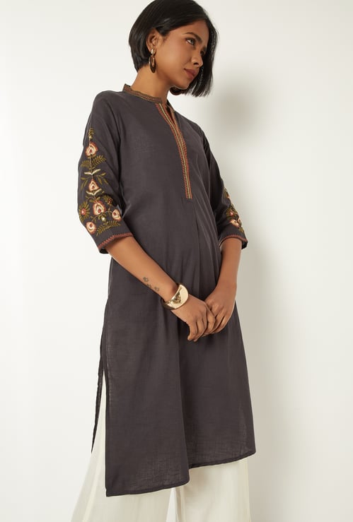 Women Embroidered Straight Kurta