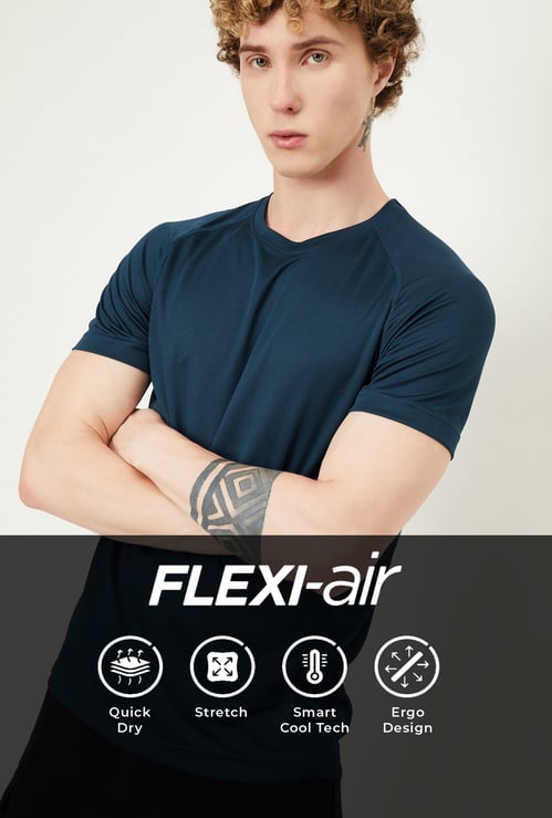 Men Slim Fit Solid Athleisure T-shirt