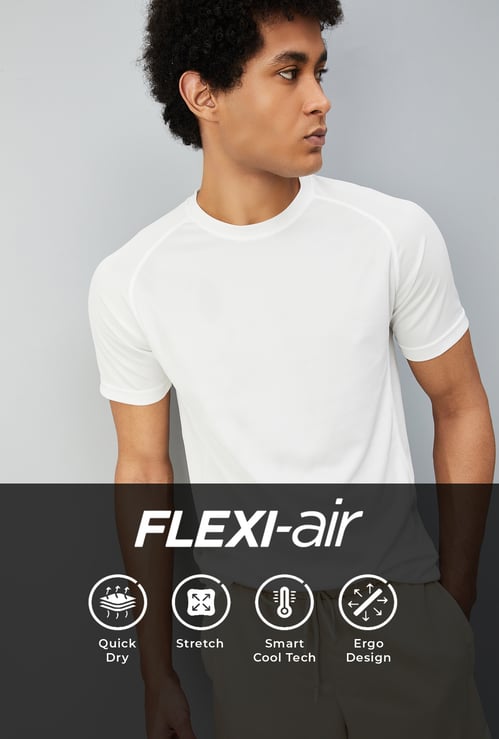 Men Slim Fit Solid Athleisure T-shirt