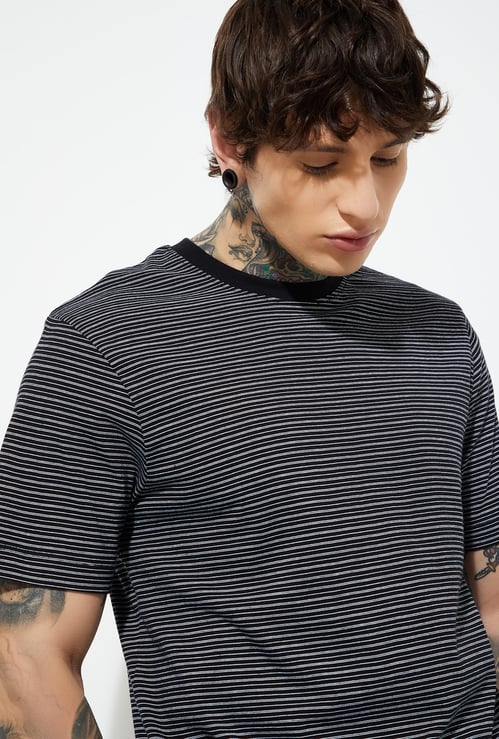 URB_N Men Striped T-shirt