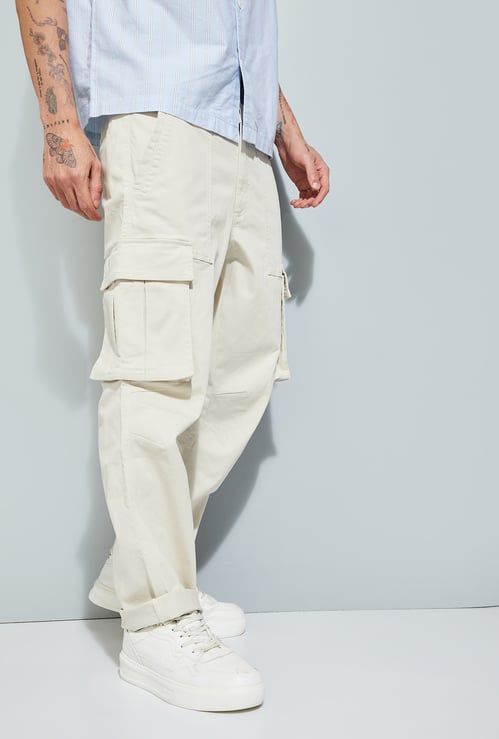 URB_N Men Solid Relaxed Fit Cargo Trousers