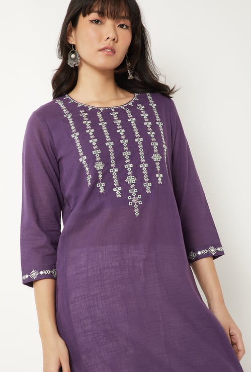 Women Embroidered Straight Kurta