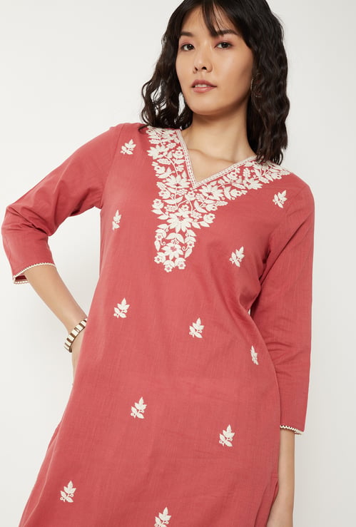 Women Chikankari Embroidered Kurta