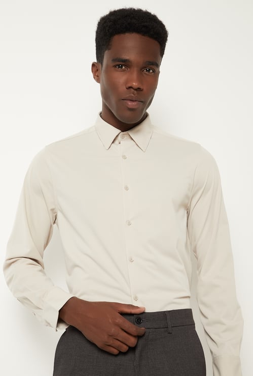 Men Solid Slim Fit Formal Shirt